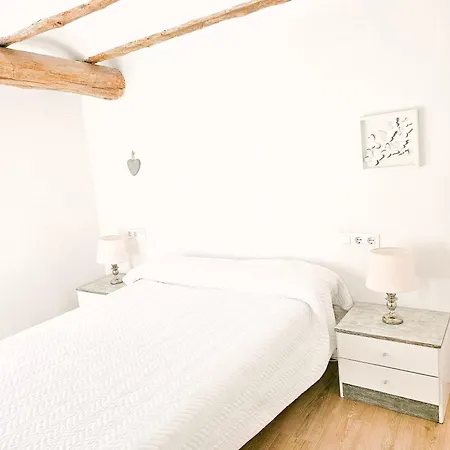 Casa Del Arquillo بيت للعطل *